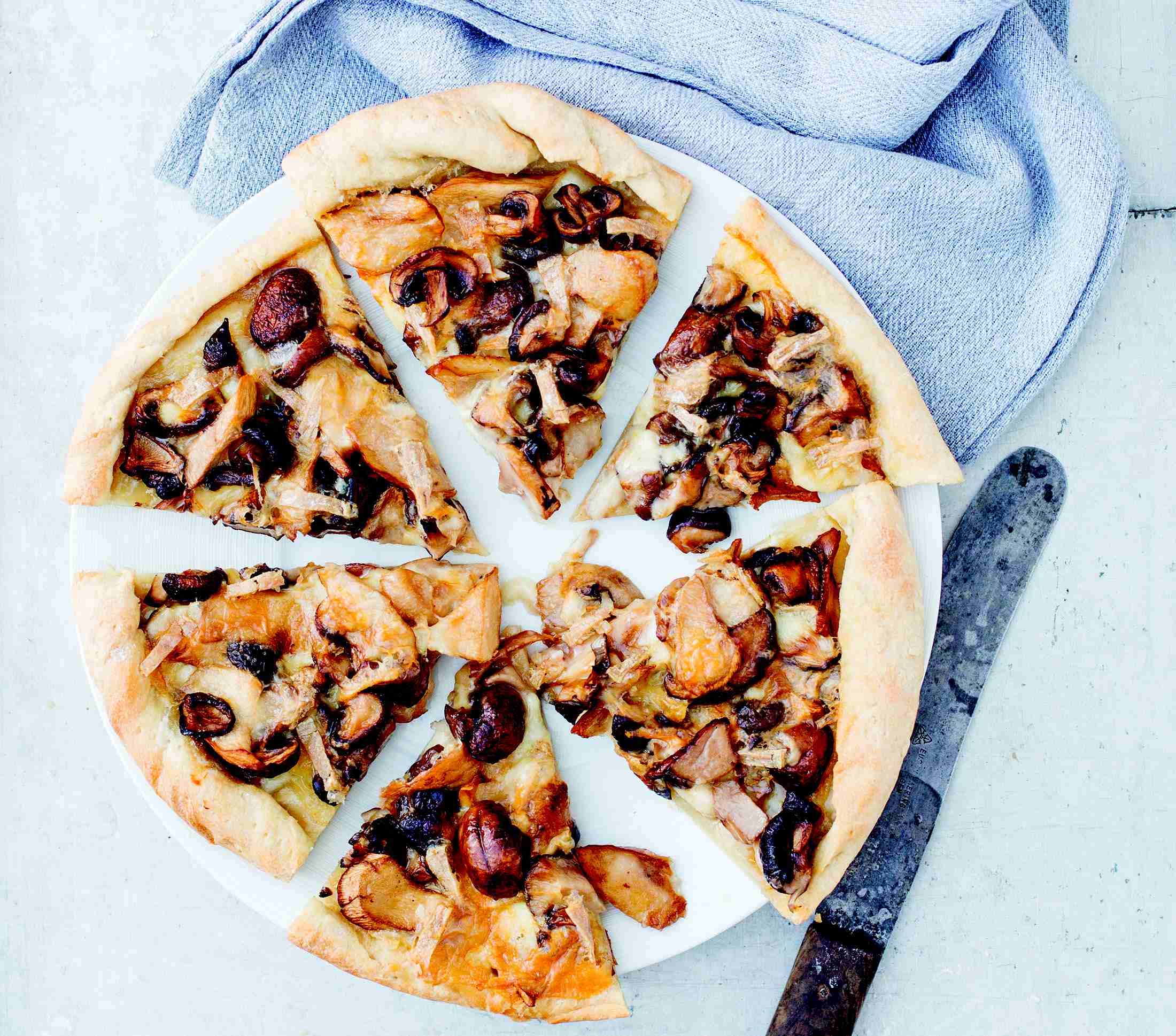 Pizza aux champignons et au Vacherin Mont d’Or AOP