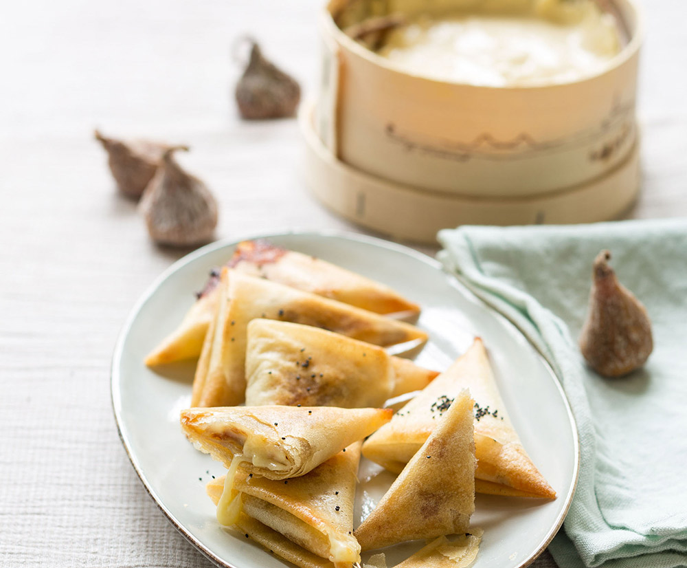 Bricks de figues séchées et Vacherin Mont-d'Or AOP