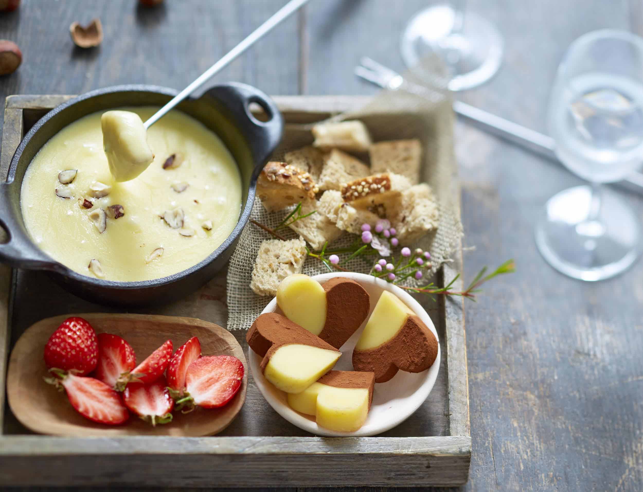Fondue au Vacherin Fribourgeois AOP au champagne et cœurs d’Appenzeller® au cacao Fromage suisse