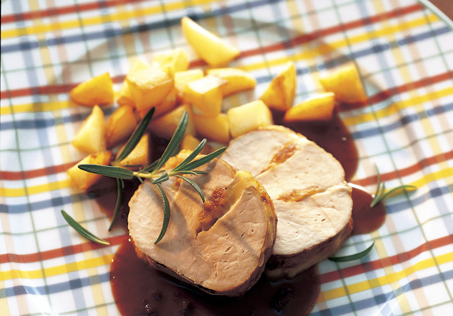 Filet de porc farci au Tilsiter, sauce au beurre et vin rouge