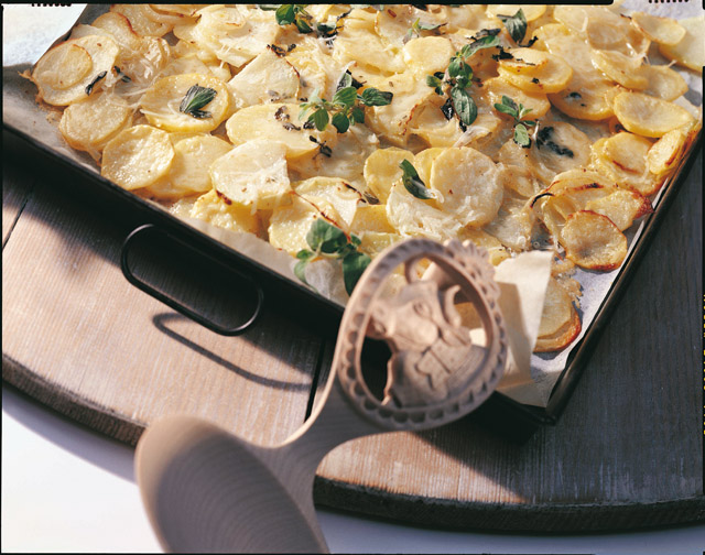 Gratin de pommes de terre, choux blanc et Gruyère AOP suisse