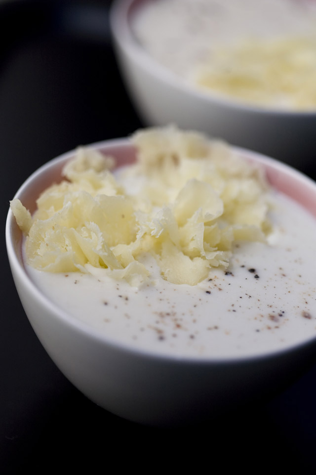 Mousse glacée au fenouil, rosettes de Tête de Moine AOP