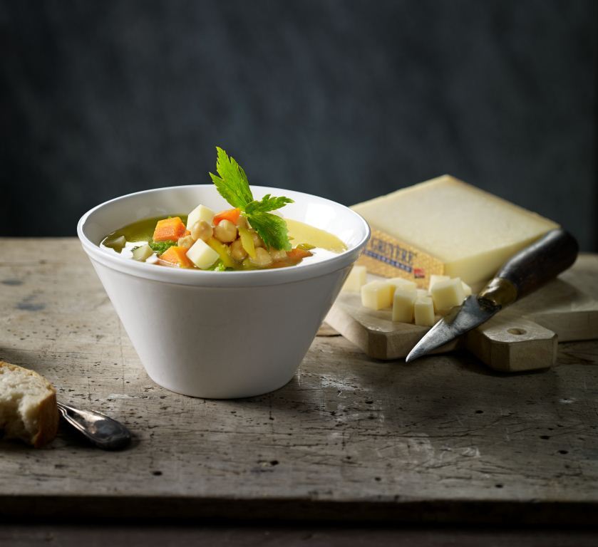 Soupe de pois chiches au Gruyère AOP suisse