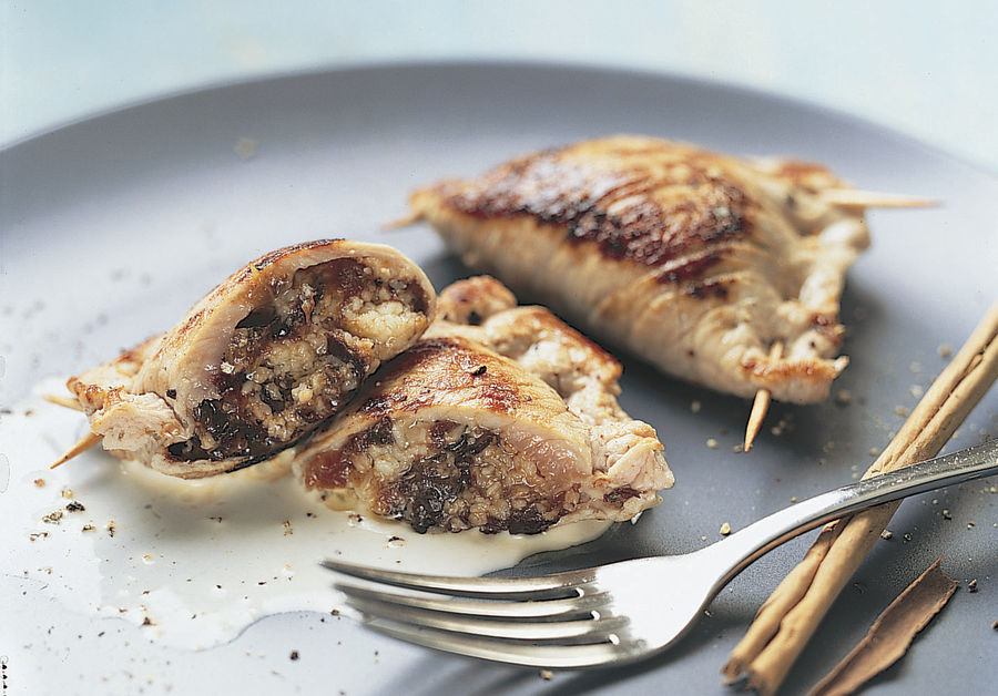 Paupiettes de veau aux pruneaux et au Gruyère AOP suisse, sauce à la cannelle