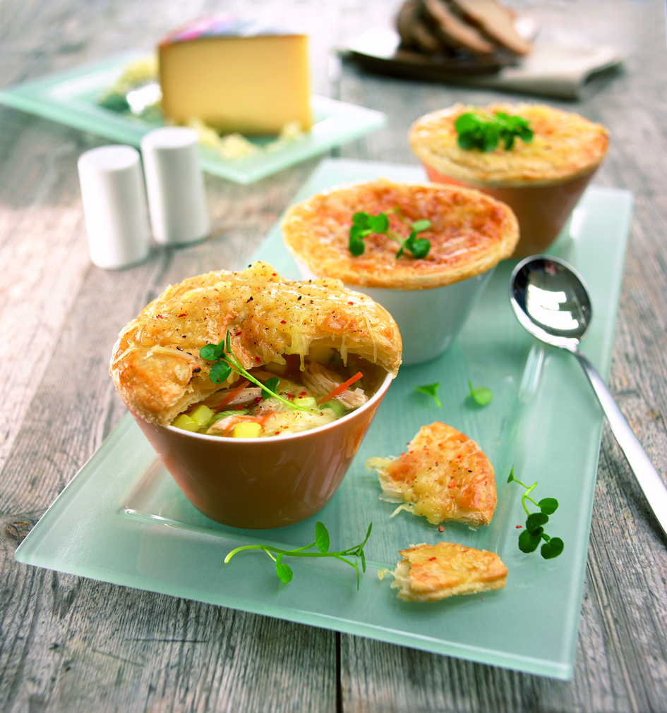 Soupe en croûte feuilletée et fromage des Grisons