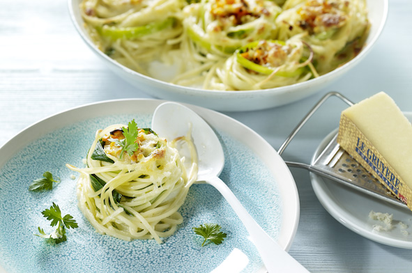 Nids de spaghetti au poireau et au Gruyère AOP suisse