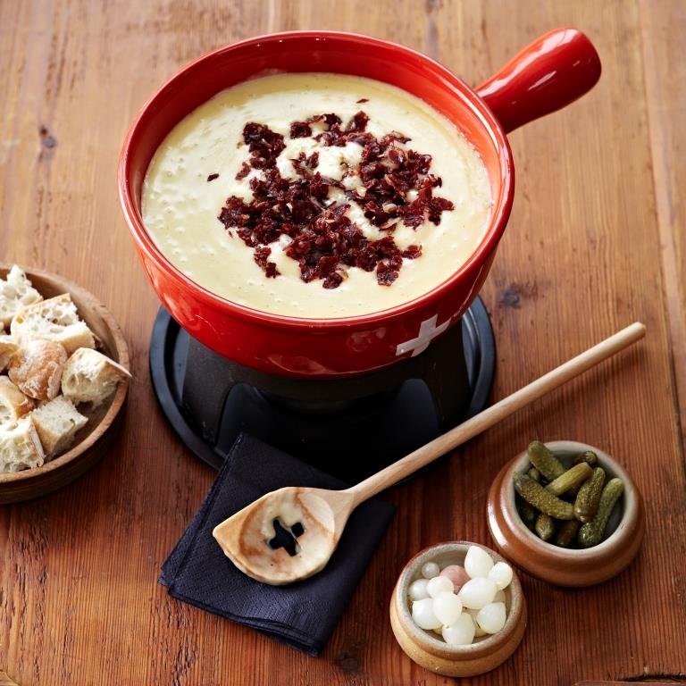 Fondue aux 4 fromages suisses et crumble à la viande des Grisons