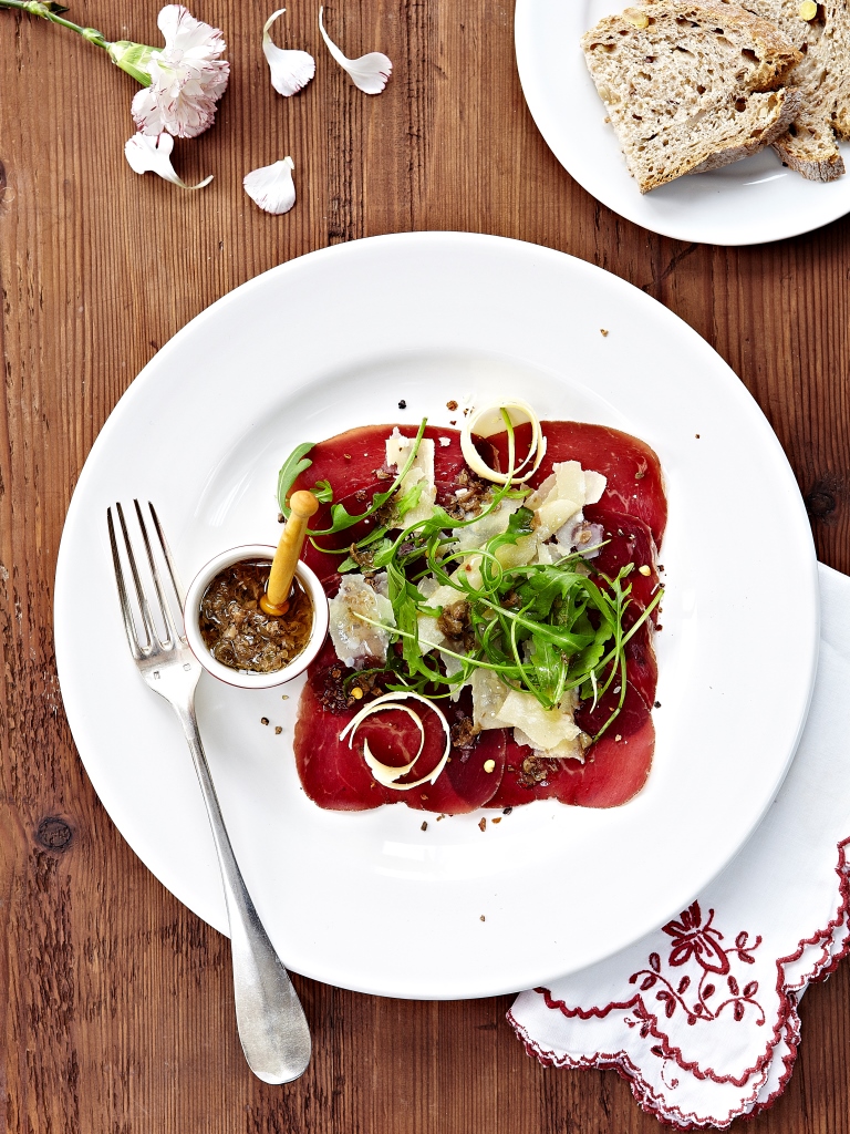 Carpaccio de viande des Grisons et rebibes d'Etivaz AOP, vinaigrette à l’huile de noix