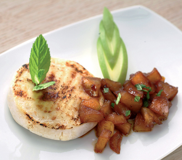 Fondants de Tomme Vaudoise gratinées et flambées aux fruits