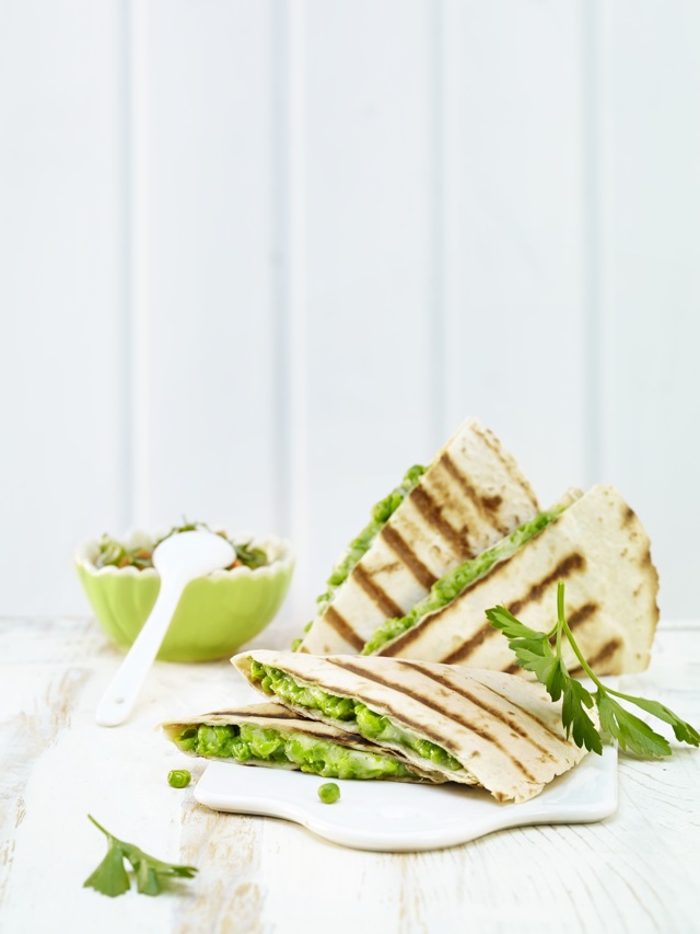 Quesadillas aux petits pois et sa sauce à la carotte