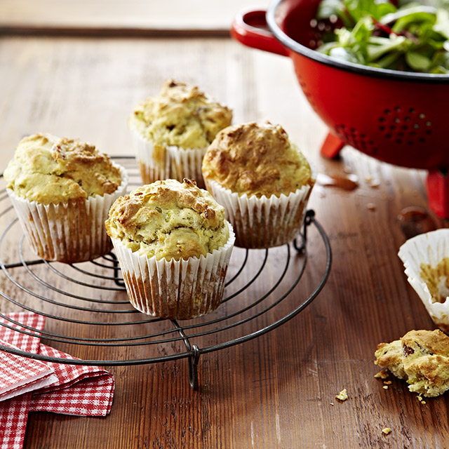 Muffins à la Tomme Vaudoise, à l’Emmentaler AOP suisse et aux lardons