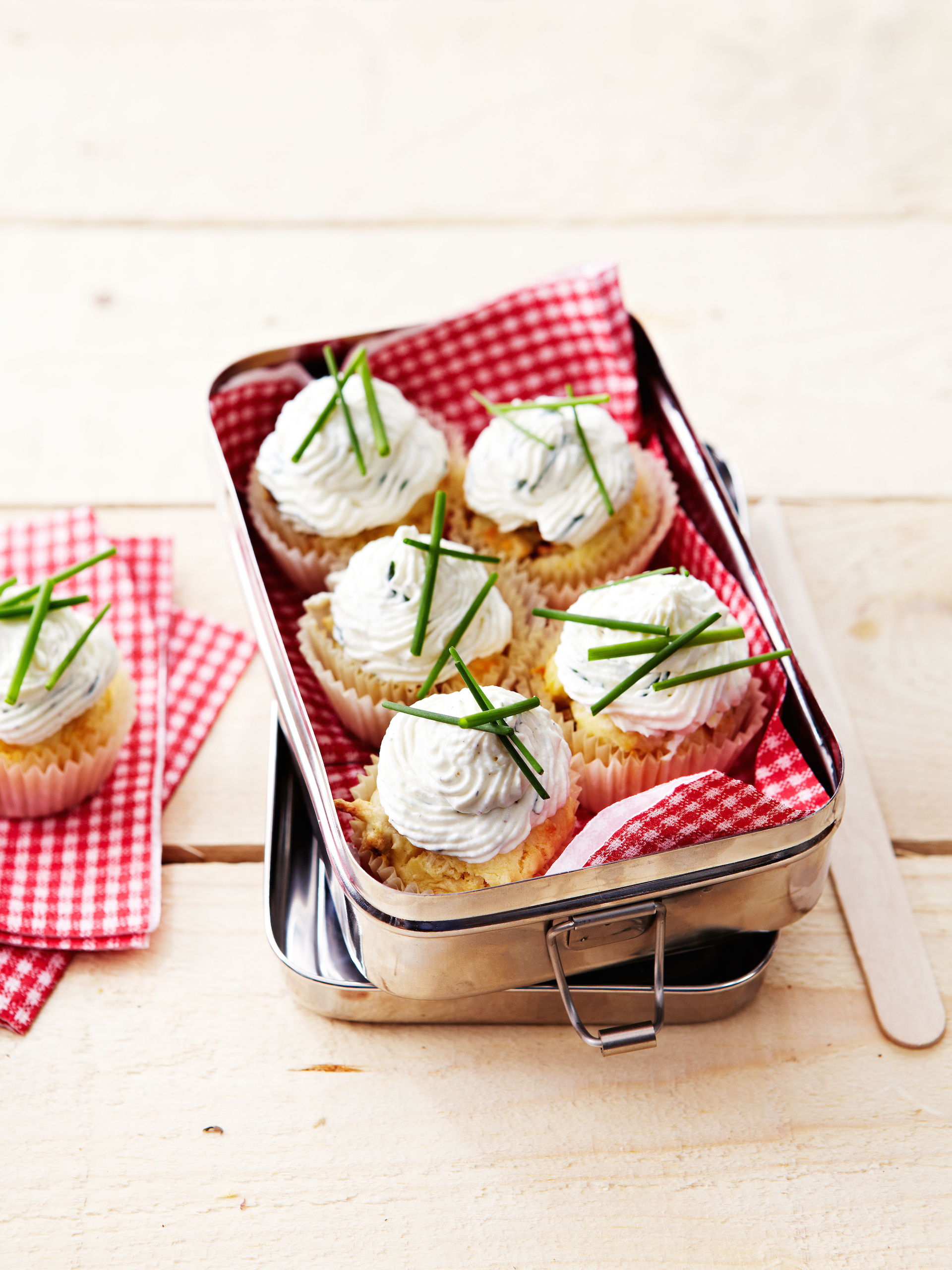 Cupcakes à l’Appenzeller® et tomates séchées, crème au basilic