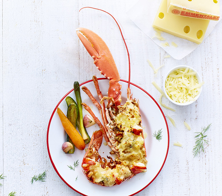 Gratin de homards au cidre, à l'Emmentaler AOP suisse et aux petits légumes de saison