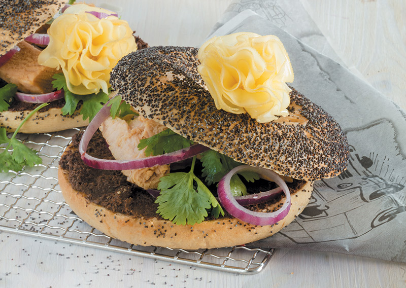 Bagel, Rosettes de Tête de Moine AOP, thon et tapenade